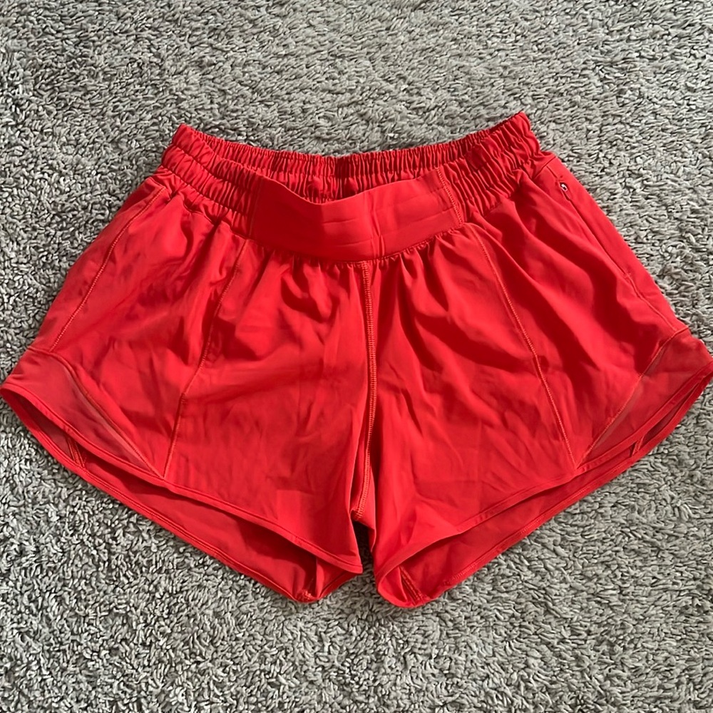 Lululemon Hotty Hot shorts sz. 6